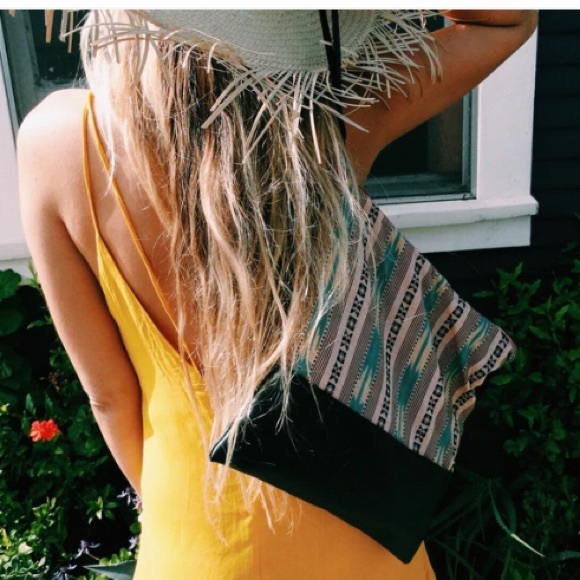 Vaalbara Clutch Nyri Leather in Tan and Turquoise size Large NWT - Picture 3 of 10